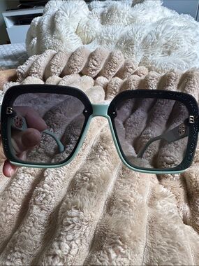 Chic Oversized Square Sunglasses in Mint Green and Black